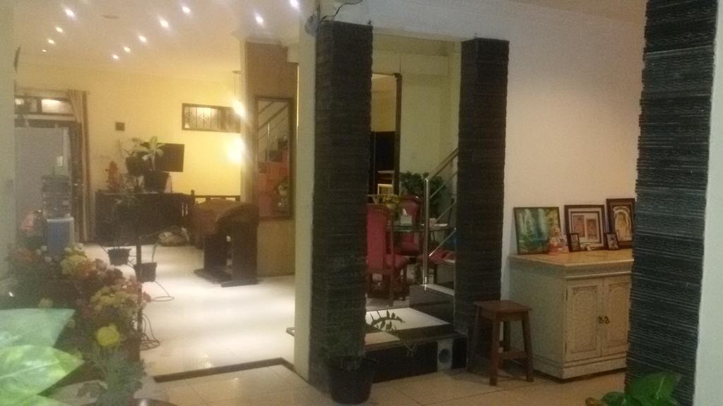 Guest House Salon Fora Gegerkalong Setiabudhi Bandung Exterior photo